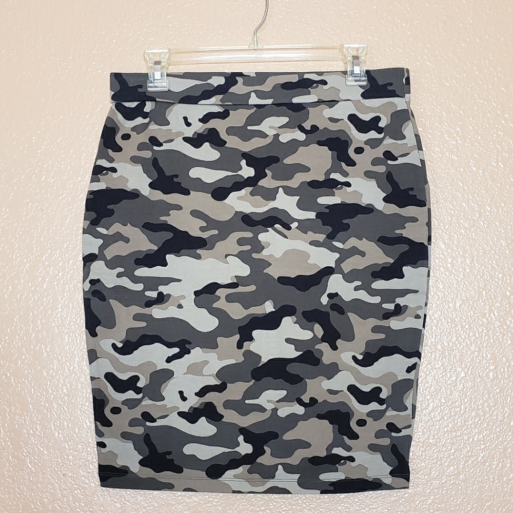 Forever 21 Camoflage Print Skirt - Size 0X